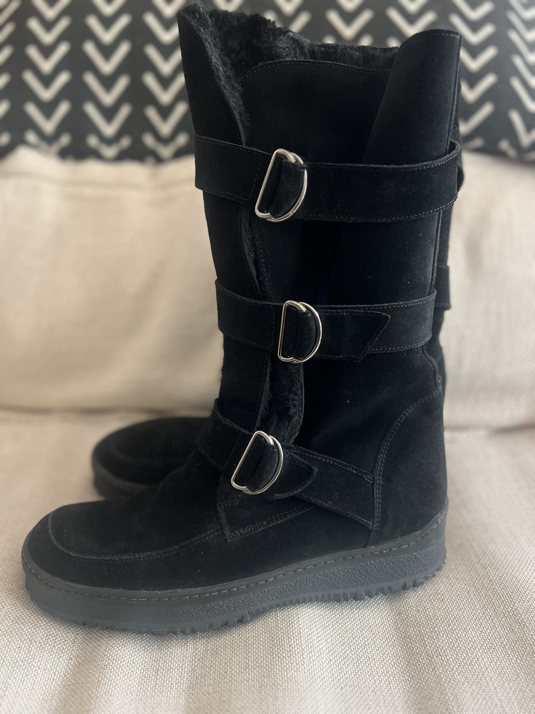 Aquatalia Black Suede Buckle Faux Fur Lining Size 8.5